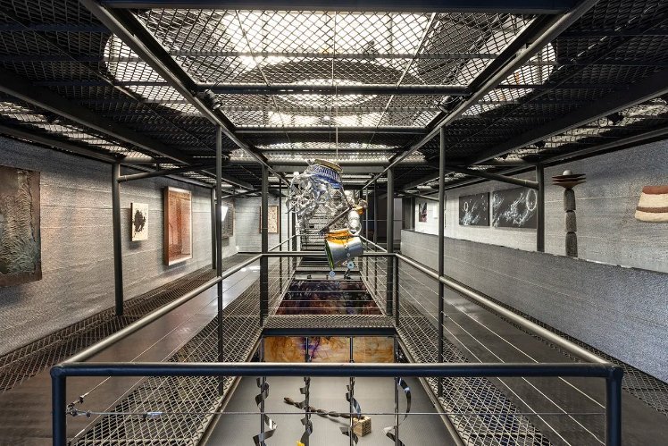 Casa Bola: living inside Eduardo Longo's experiment