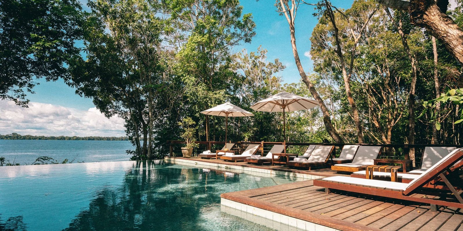 Anavilhanas Jungle Lodge: reading the Rio Negro from the water