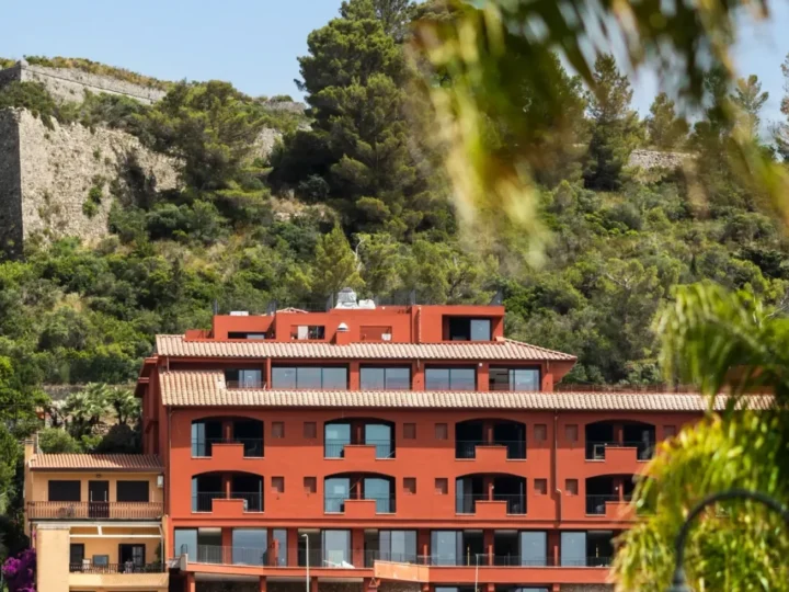 La Roqqa: colour above a Tuscan harbour