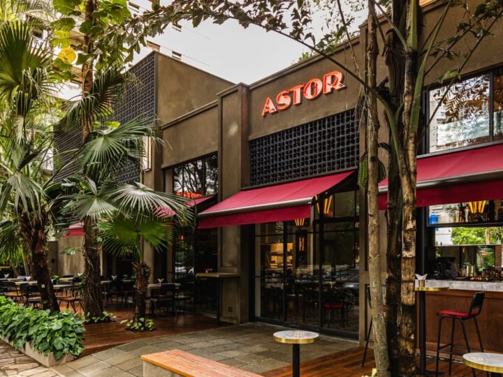Astor: the corner bar opens a wider room