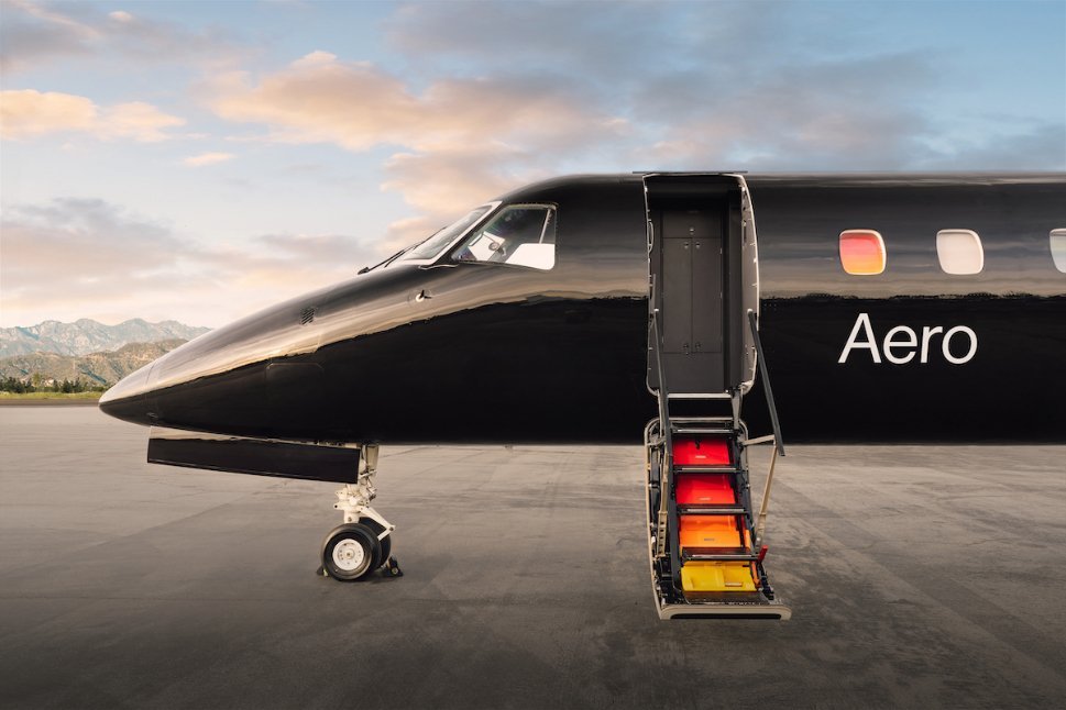 Aero: the sixteen-seat cabin between first class and a private jet