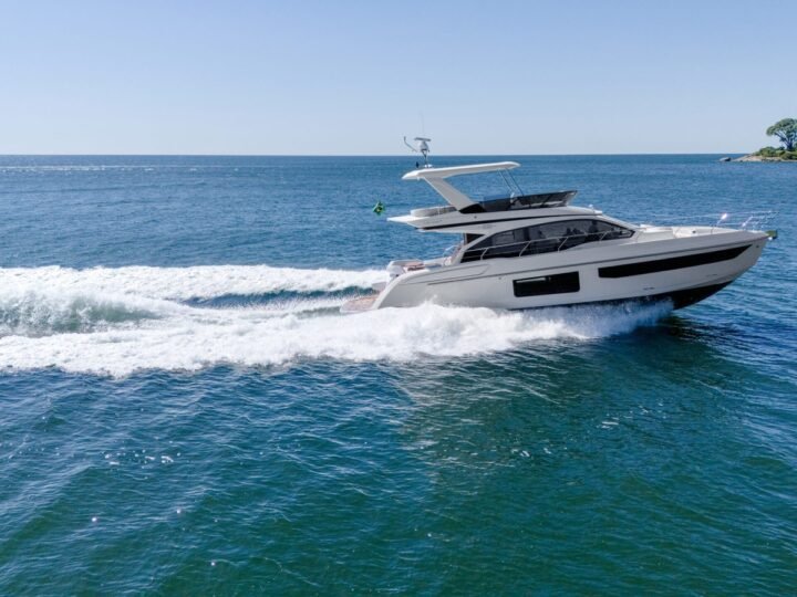 Azimut Fly 58: reading a yacht through its rooms