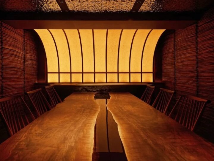 Barrel Story of Hibiki: a bank vault becomes a dining room
