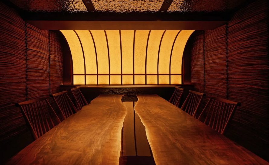 Barrel Story of Hibiki: a bank vault becomes a dining room