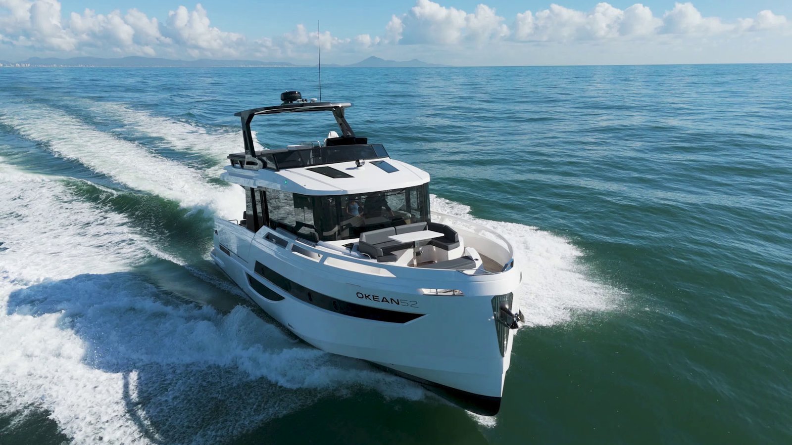 OKEAN: a deck that changes the edge of the boat