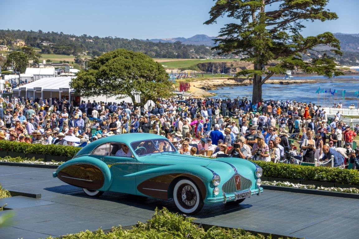 Classic cars on the 18th fairway at the Pebble Beach Concours d'Elegance