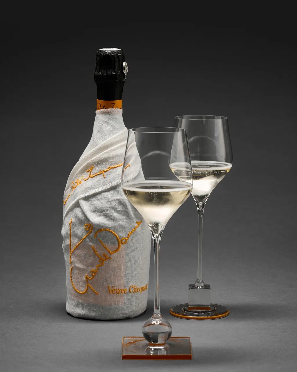 La Grande Dame 2018: Jacquemus dresses Veuve Clicquot in white