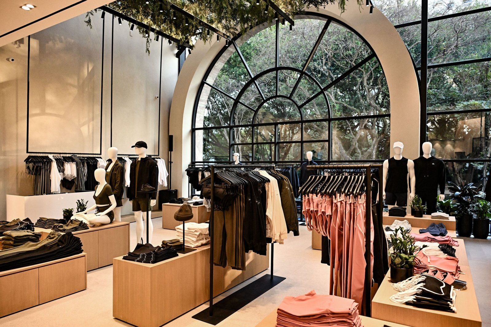 ALO at Iguatemi: a Los Angeles wardrobe in São Paulo