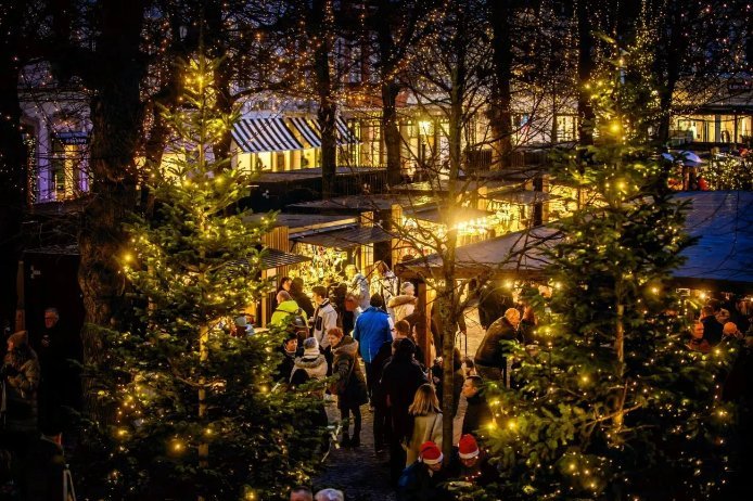 The Christmas market in the historic centre of Bruges