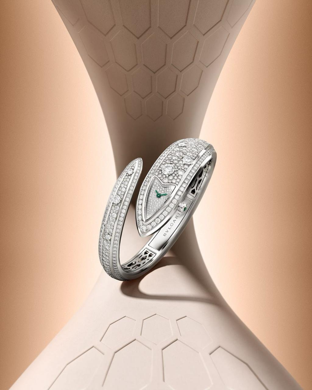 Bulgari Serpenti Aeterna: reducing the serpent to its line