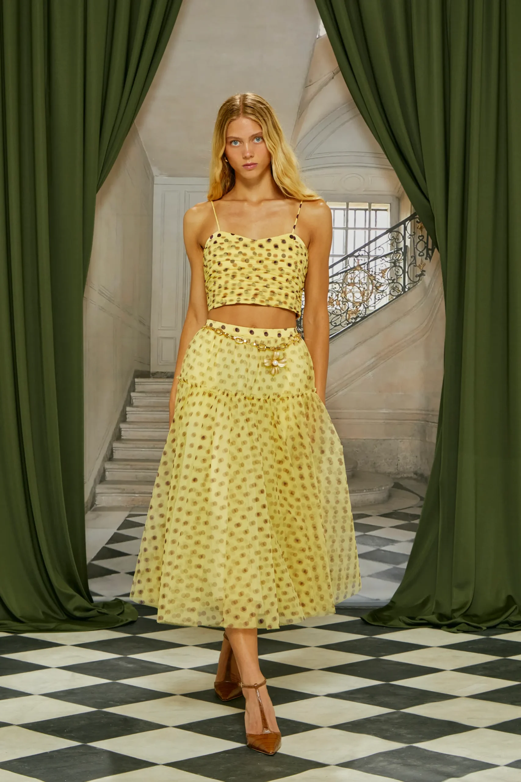 A look from the Cinq à Sept Resort 2026 collection