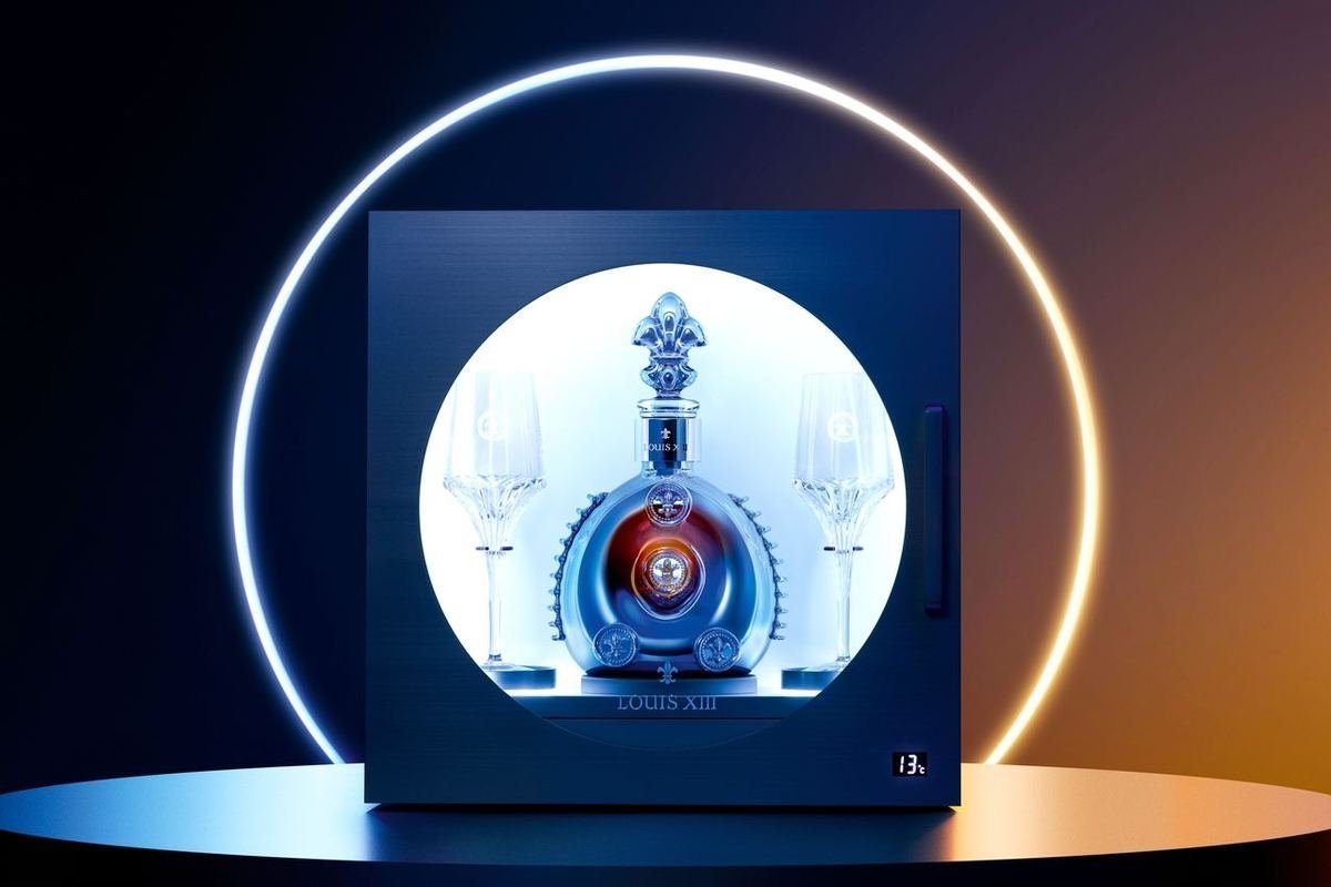 Louis XIII Black Pearl and its serving cabinet. Image courtesy of Louis XIII.