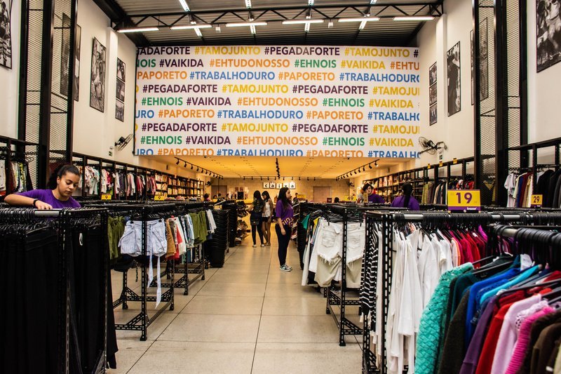 Gerando Falcões: the wardrobe as a circulating resource