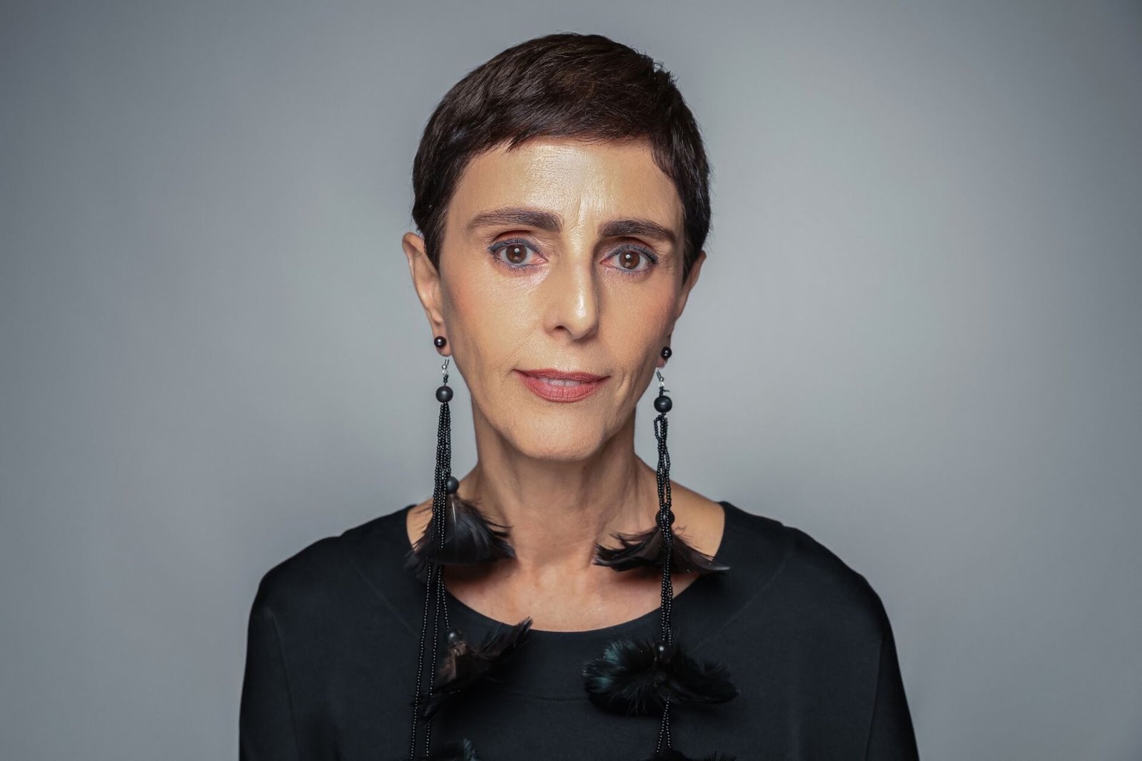 Retrato de Lilian Pacce, mediadora do painel sobre sucessão no Iguatemi Talks Fashion 2026
