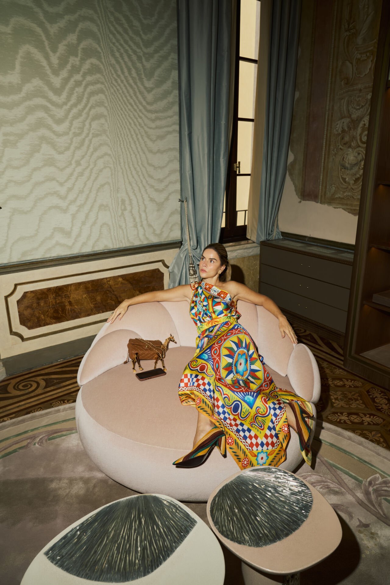 The salon of the La Dolce Vita Orient Express, designed by Dimorestudio
