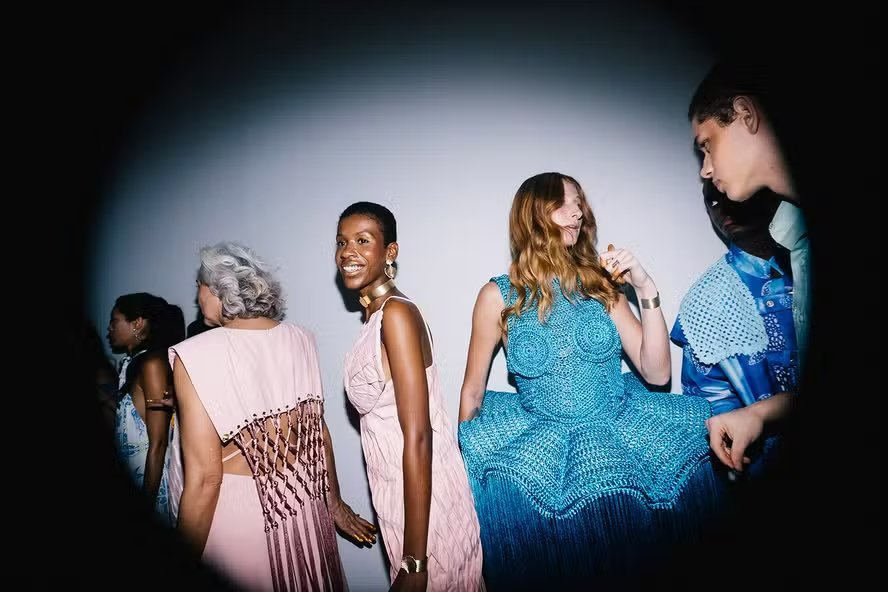 Santa Resistência: water as a way of shaping clothes