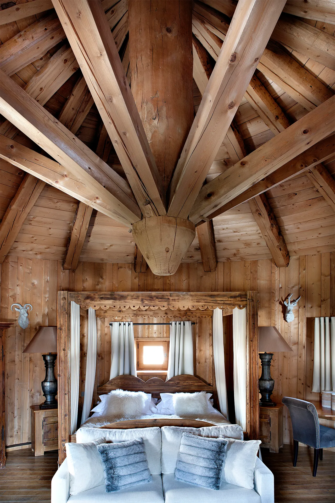 Wood-panelled alpine suite in Megève