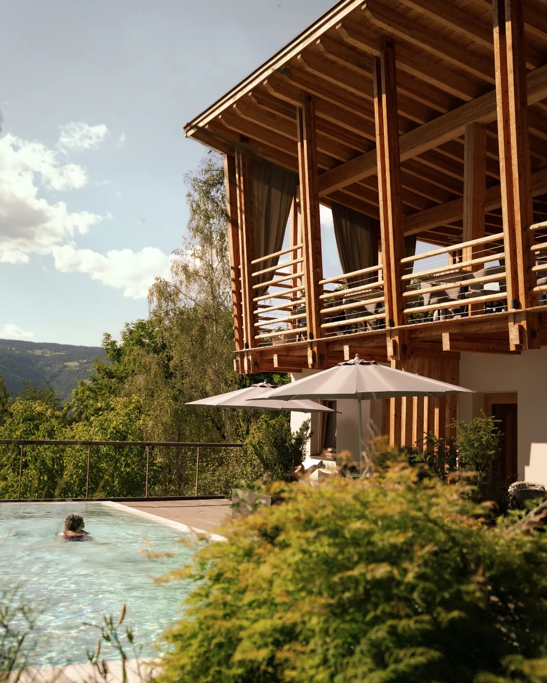 Heated infinity pool at Presulis facing the Dolomites