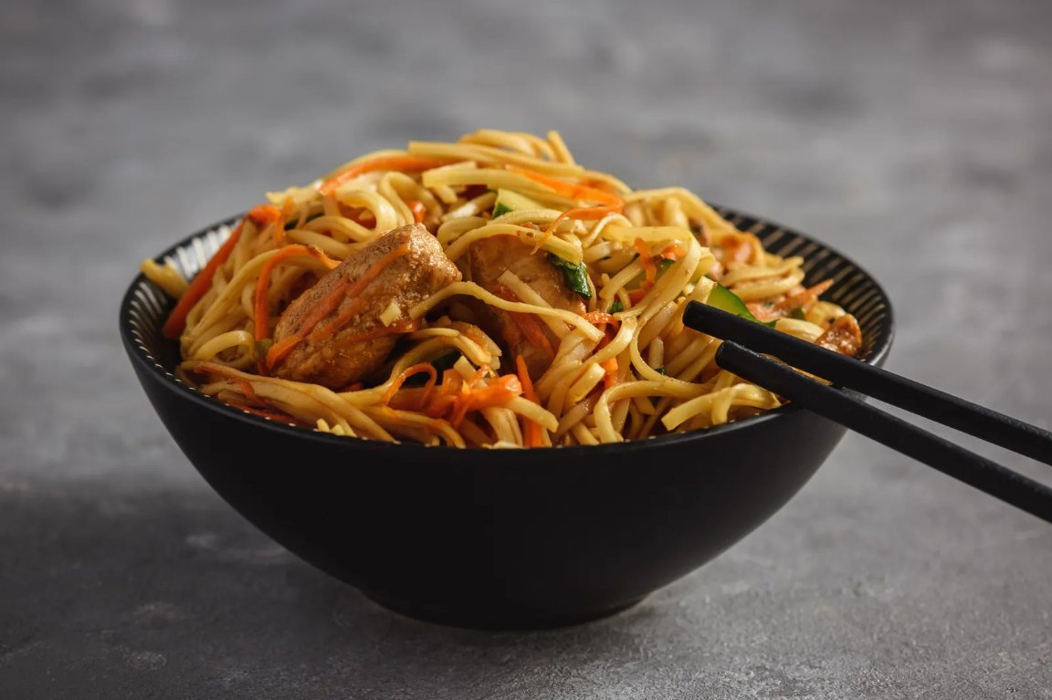 A bowl of rice noodles with vegetables