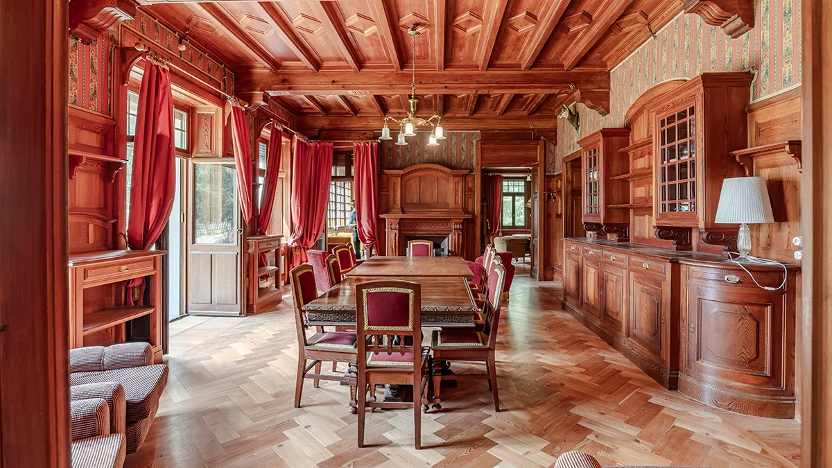 Panelled dining room with coffered ceiling at Villa Laubenò