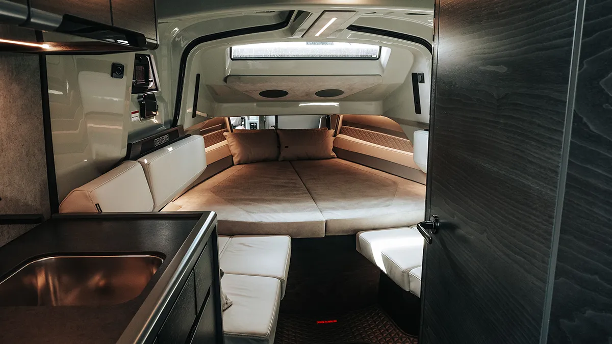 Brabus Shadow 38: two engines, two readings of the same hull