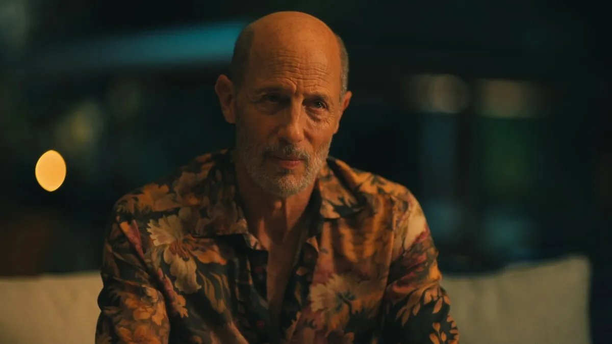 Jon Gries as Greg in The White Lotus