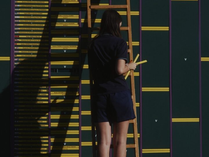 Quadra central de Wimbledon, torneio cujos códigos visuais transcendem o tênis