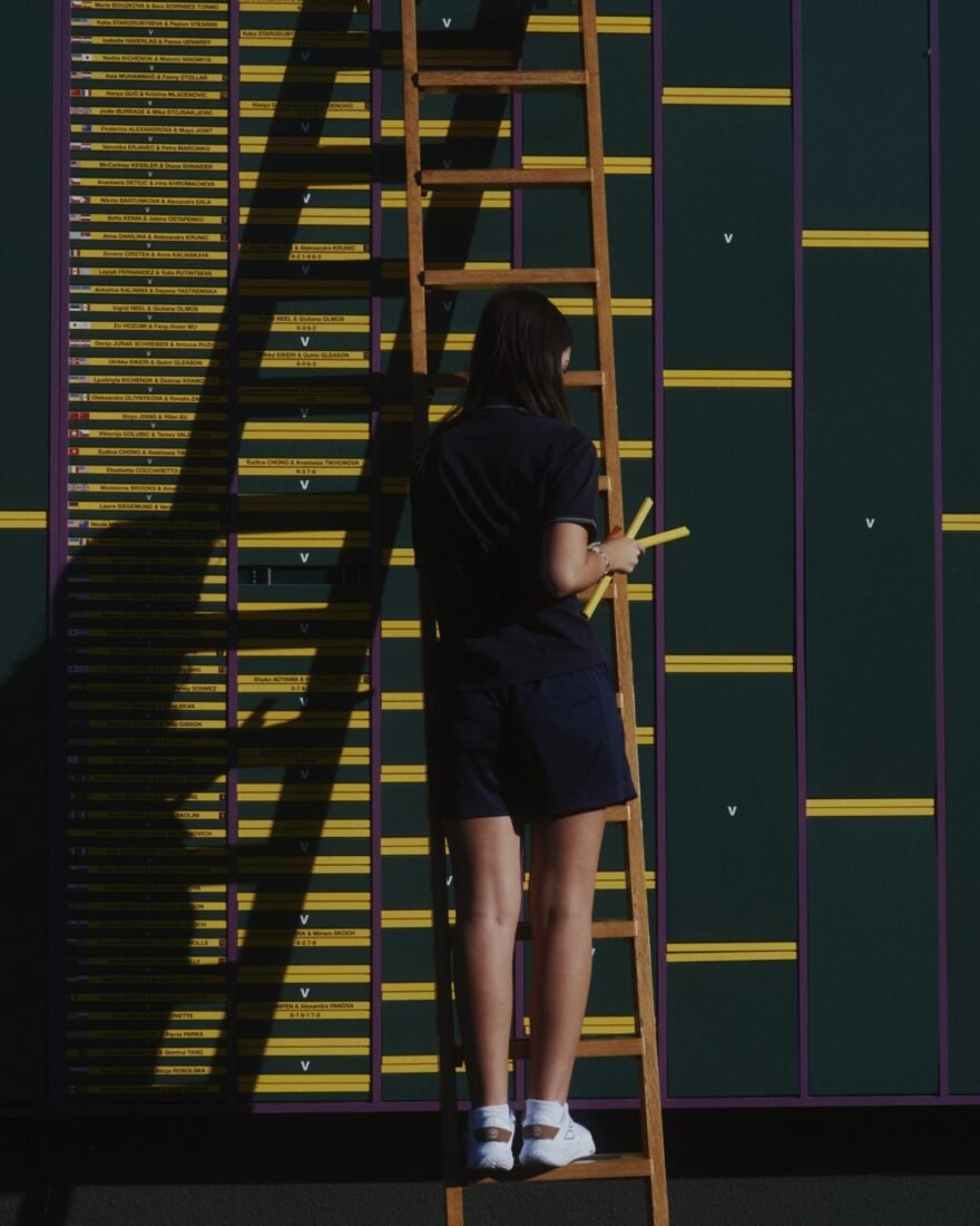 Quadra central de Wimbledon, torneio cujos códigos visuais transcendem o tênis